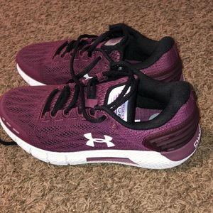 Maroon Charged Rogue tennis shoes